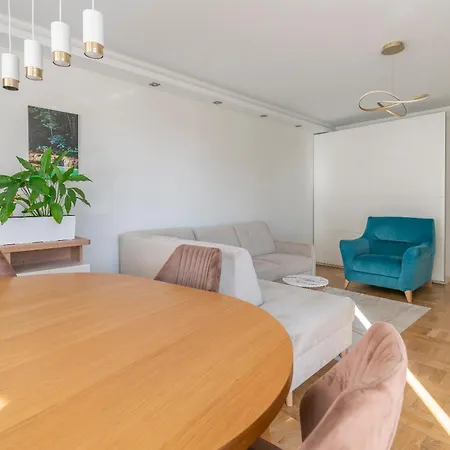 Turkusowy Self Check In * Wrocław